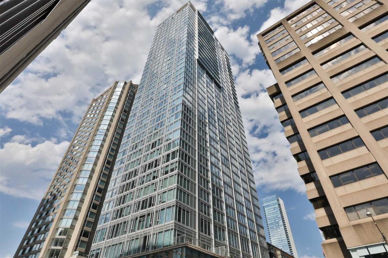 2 Bedroom Plus Den Condo 토론토 외부 사진