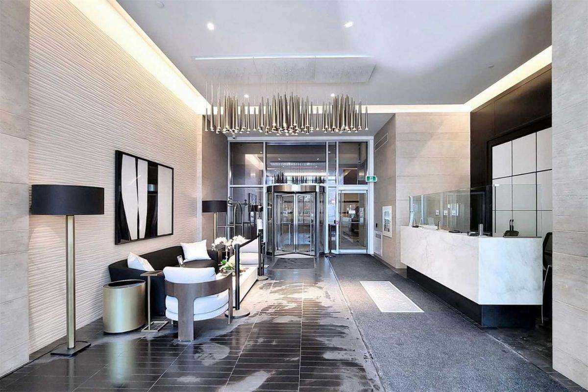 2 Bedroom Plus Den Condo 토론토 외부 사진