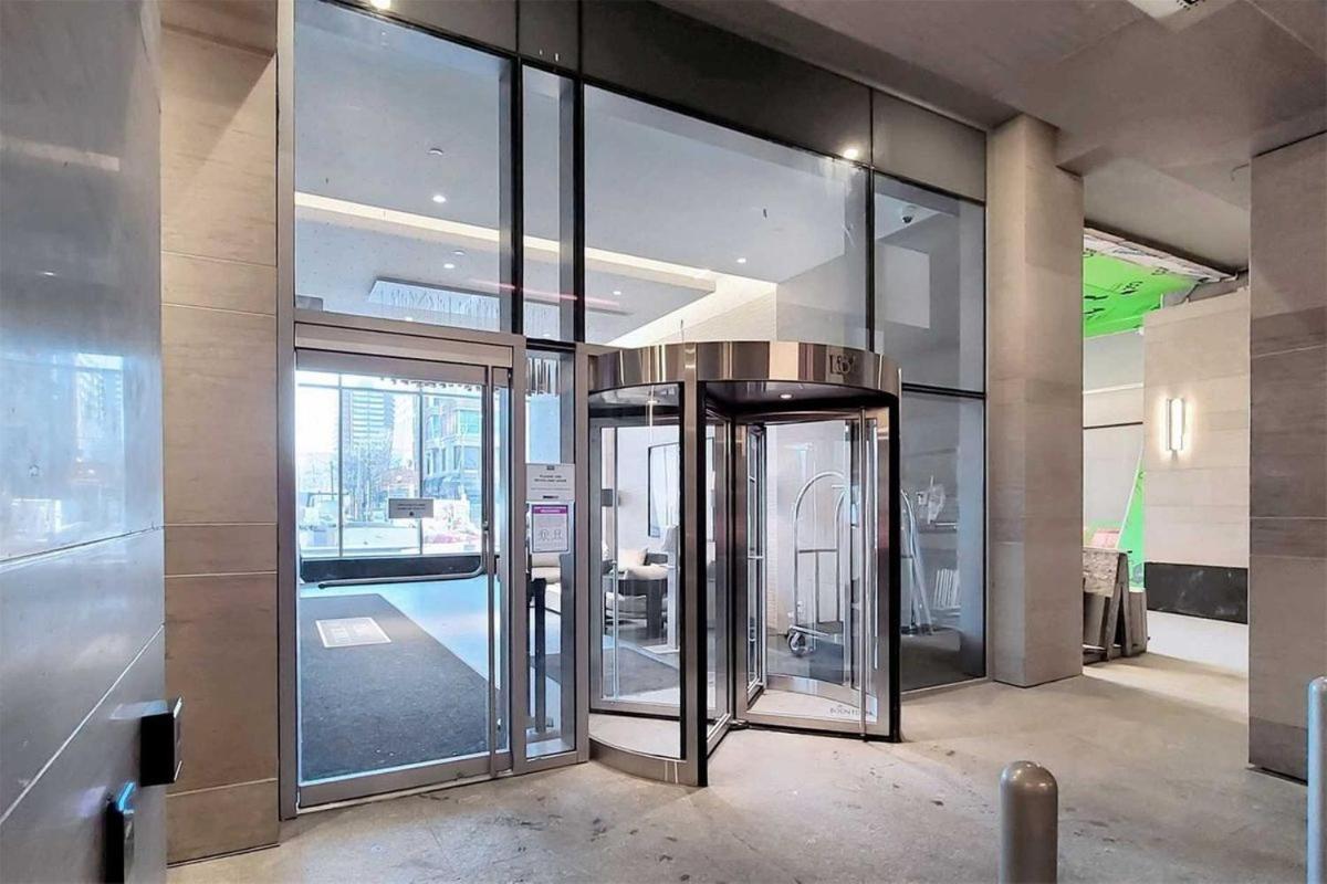 2 Bedroom Plus Den Condo 토론토 외부 사진