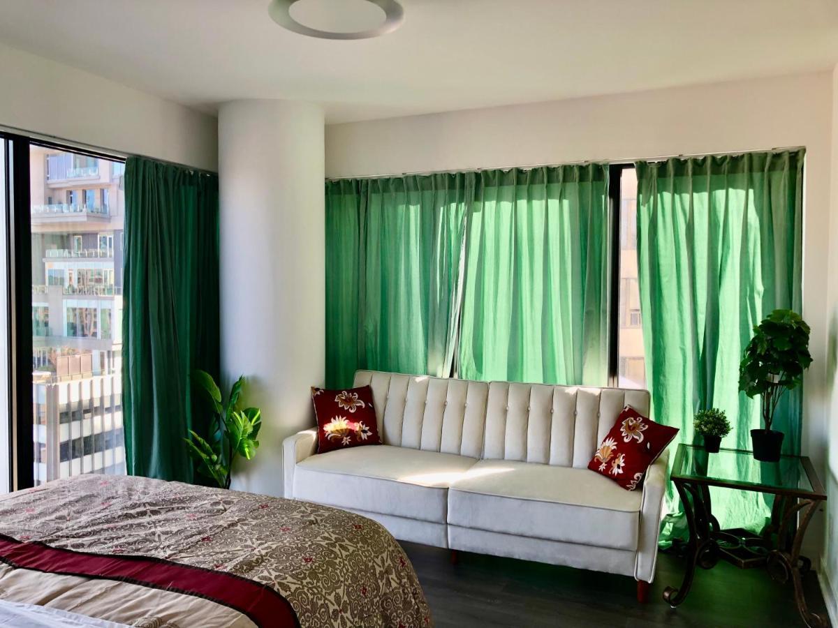 2 Bedroom Plus Den Condo 토론토 외부 사진